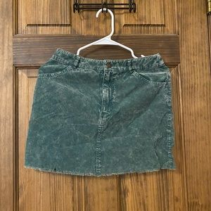 ✨buy 2 get 1 free✨ Forever 21 forest green skirt
